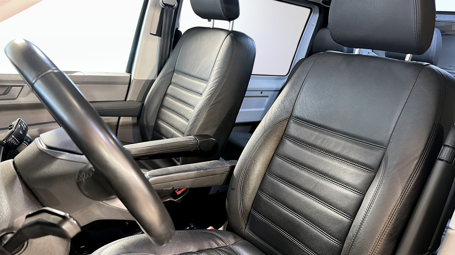 Volkswagen T6 Transporter Kombi FLJ365