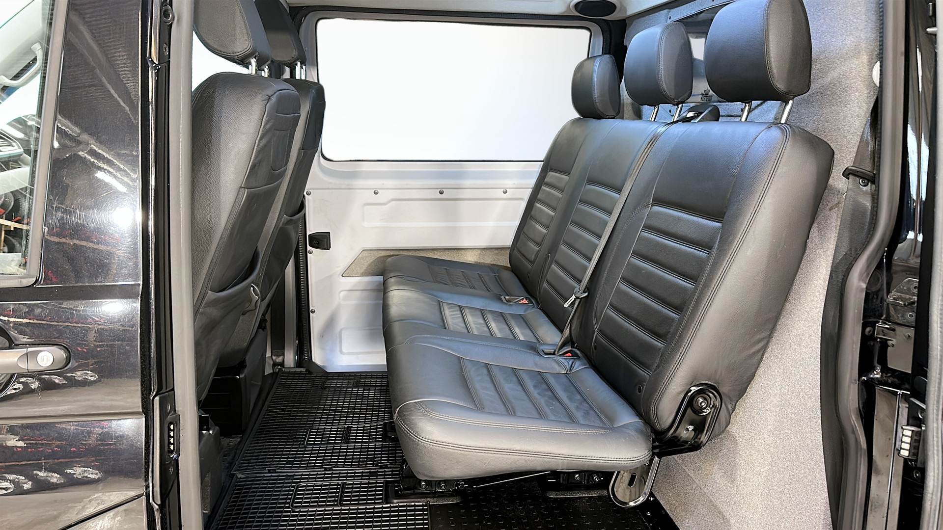 Volkswagen T6 Transporter Kombi FLJ365
