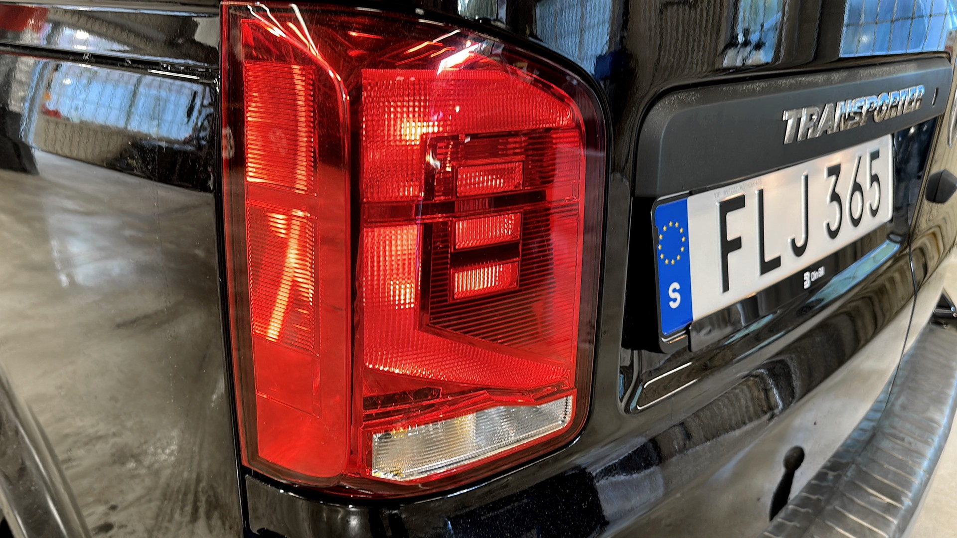 Volkswagen T6 Transporter Kombi FLJ365