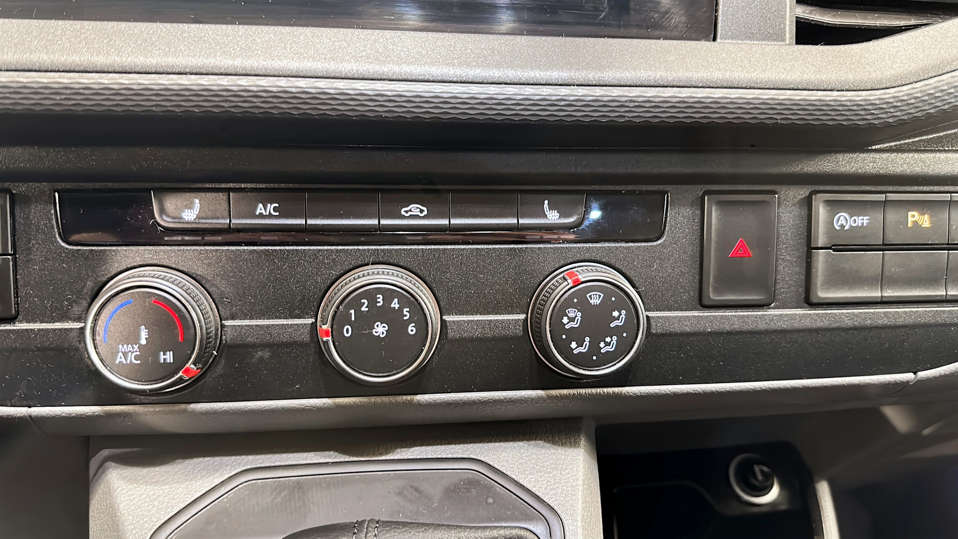 Volkswagen T6 Transporter Kombi FLJ365
