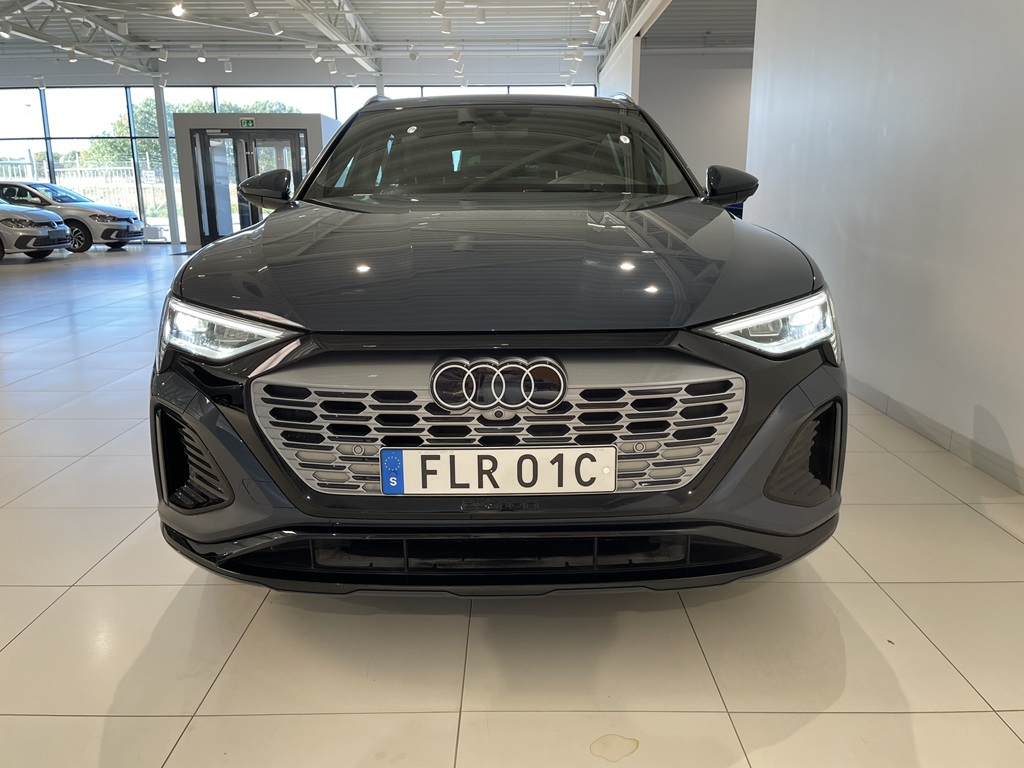 Audi Q8 e-tron FLR01C