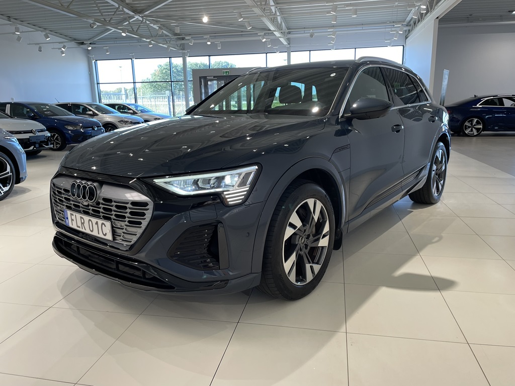 Audi Q8 e-tron FLR01C