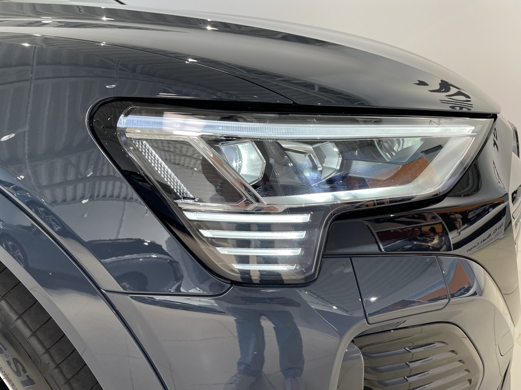 Audi Q8 e-tron FLR01C