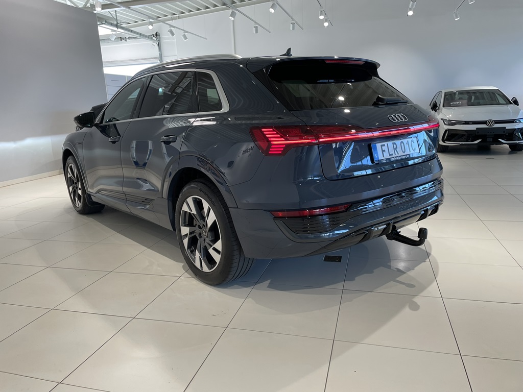 Audi Q8 e-tron FLR01C