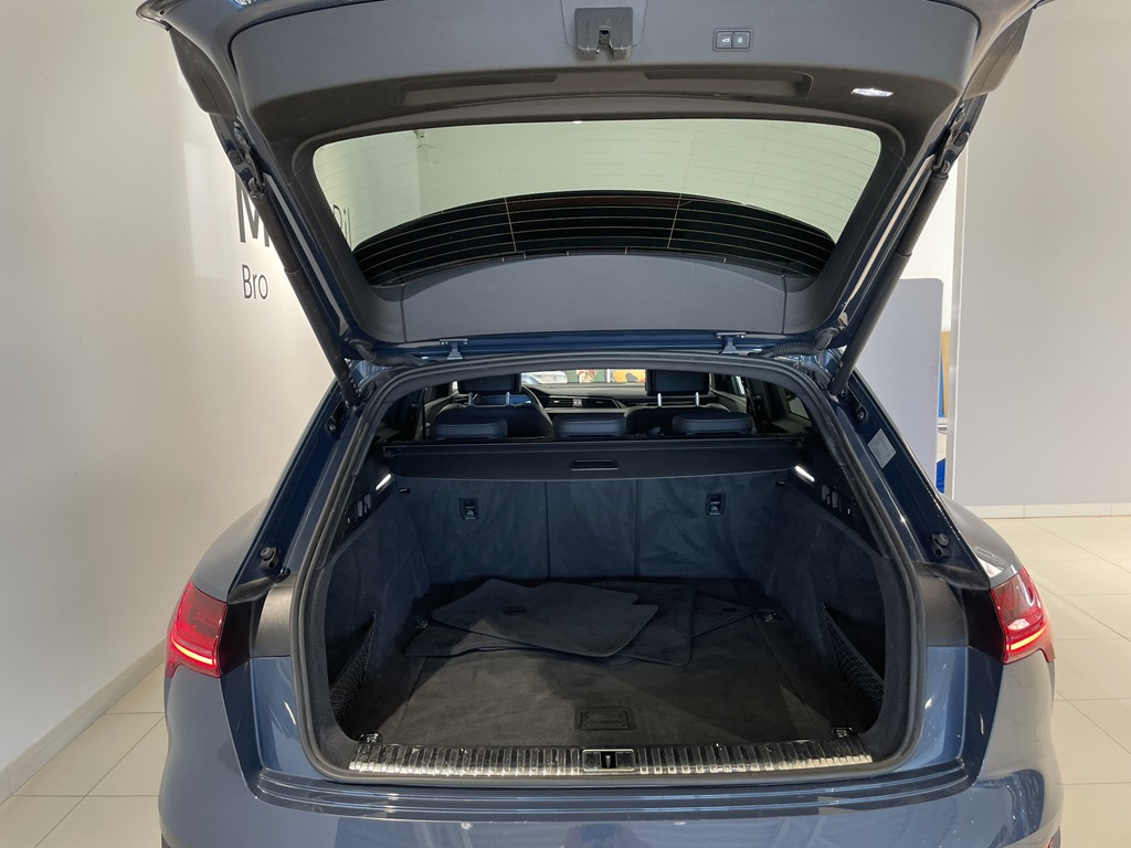 Audi Q8 e-tron FLR01C