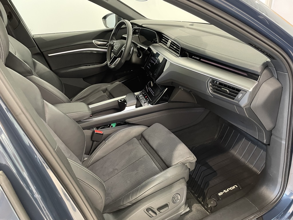 Audi Q8 e-tron FLR01C