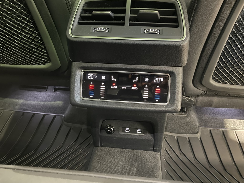 Audi Q8 e-tron FLR01C
