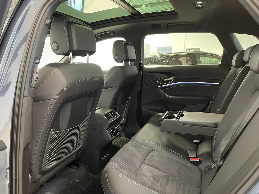 Audi Q8 e-tron FLR01C