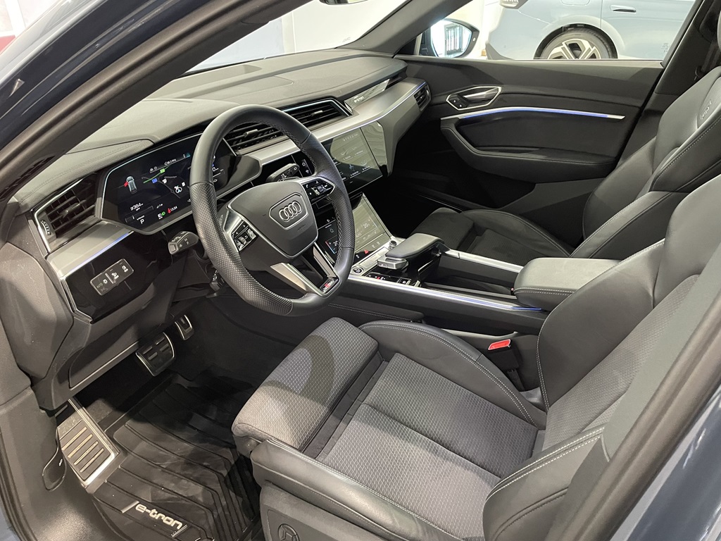 Audi Q8 e-tron FLR01C