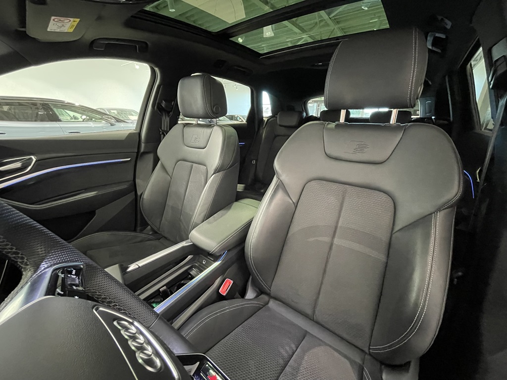 Audi Q8 e-tron FLR01C
