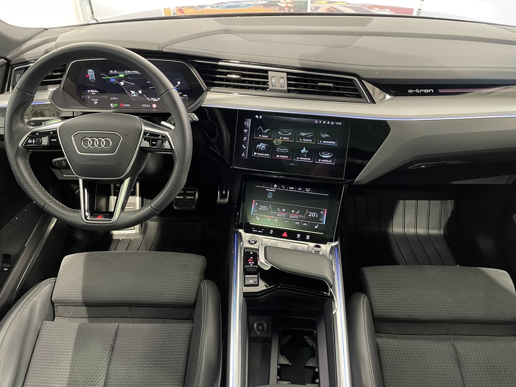 Audi Q8 e-tron FLR01C