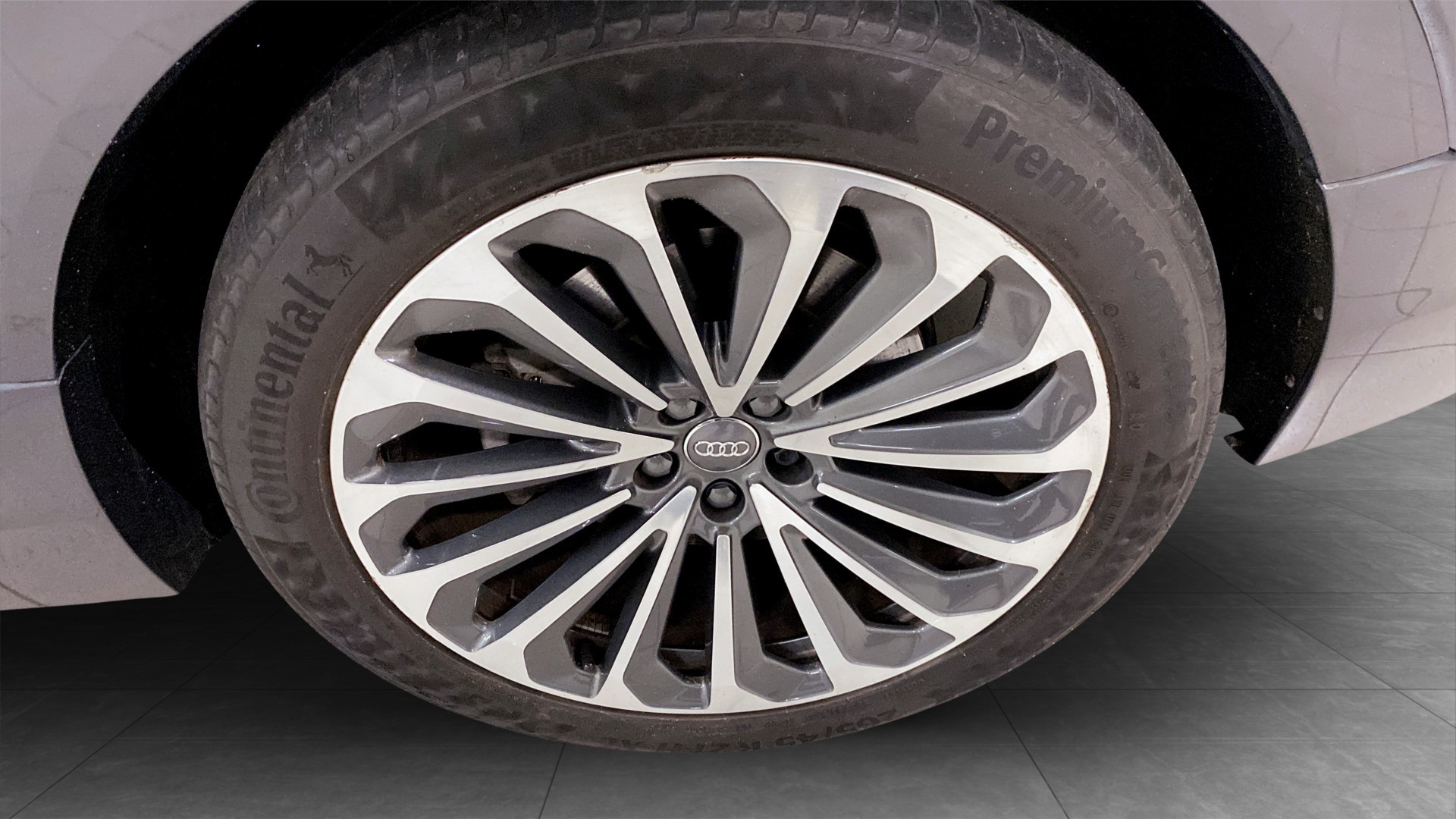 Audi e-tron FMB68T
