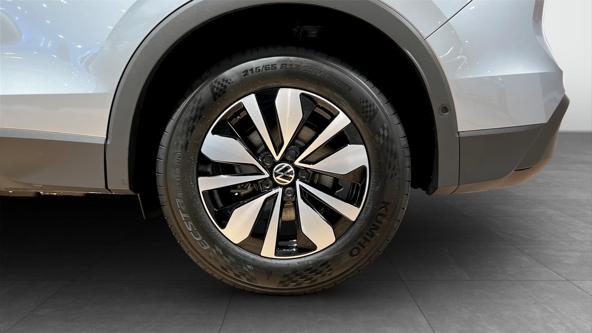 Volkswagen Tiguan FMH73K