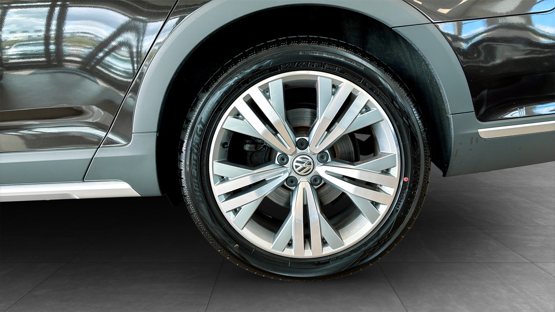 Volkswagen Passat FMJ86U