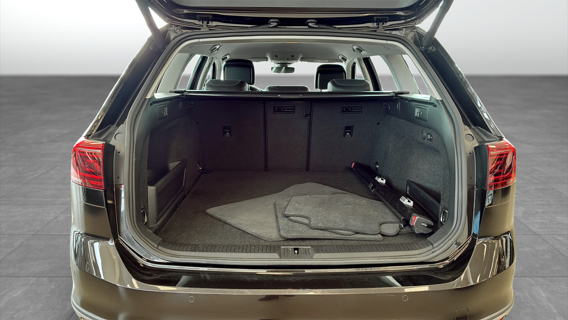 Volkswagen Passat FMJ86U