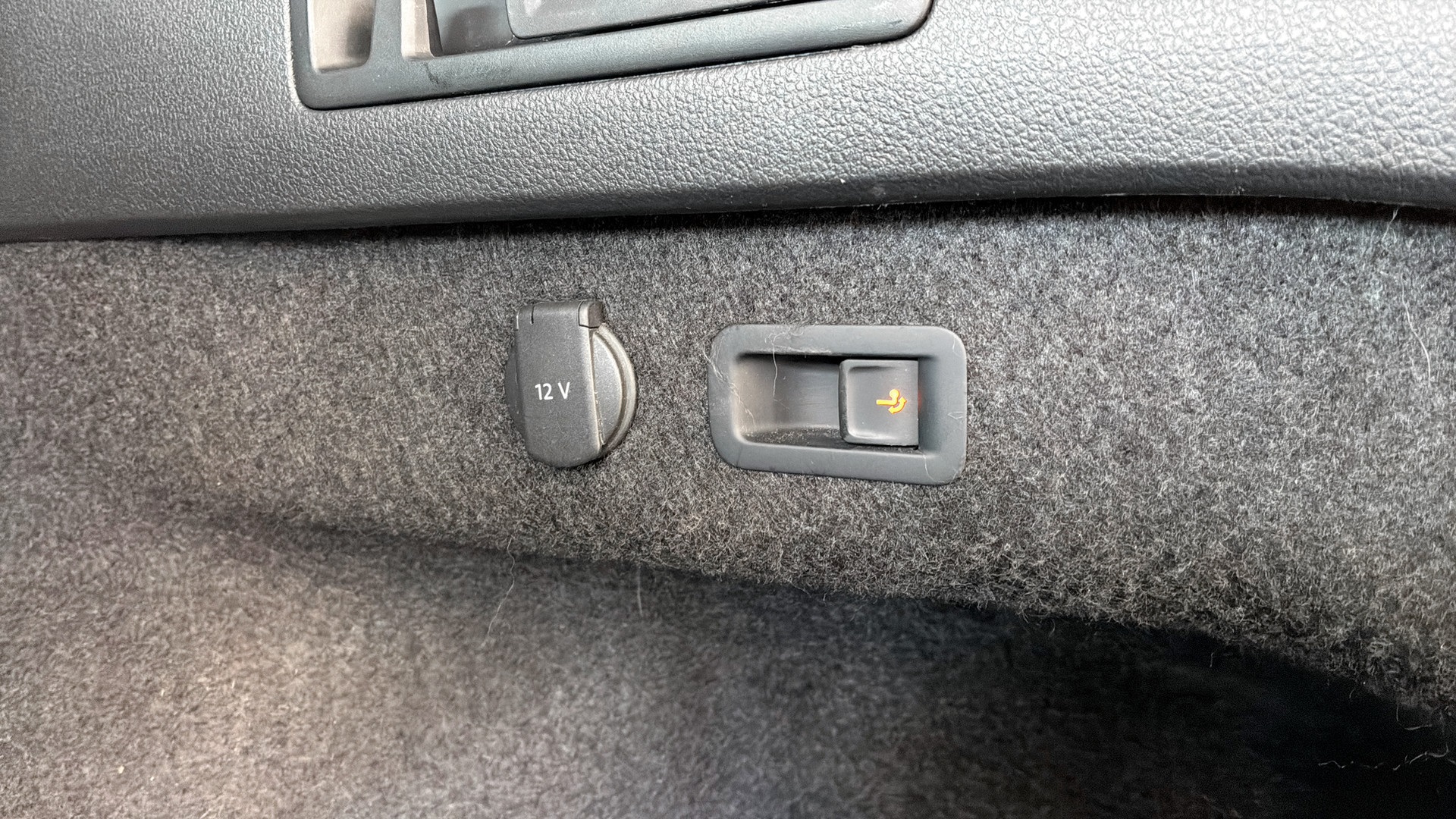 Volkswagen Passat FMJ86U