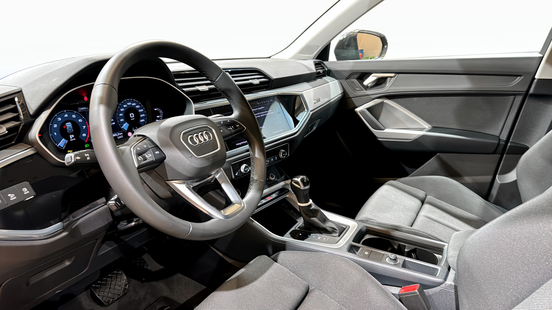 Audi Q3 FNA72Y