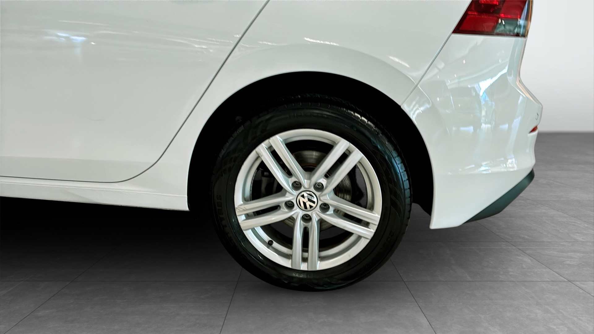 Volkswagen Golf FNF37A