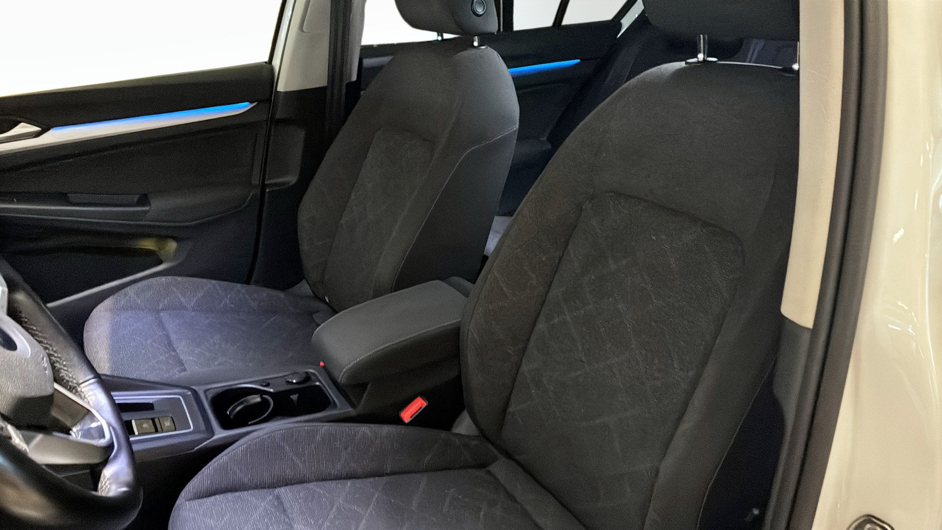 Volkswagen Golf FNF37A