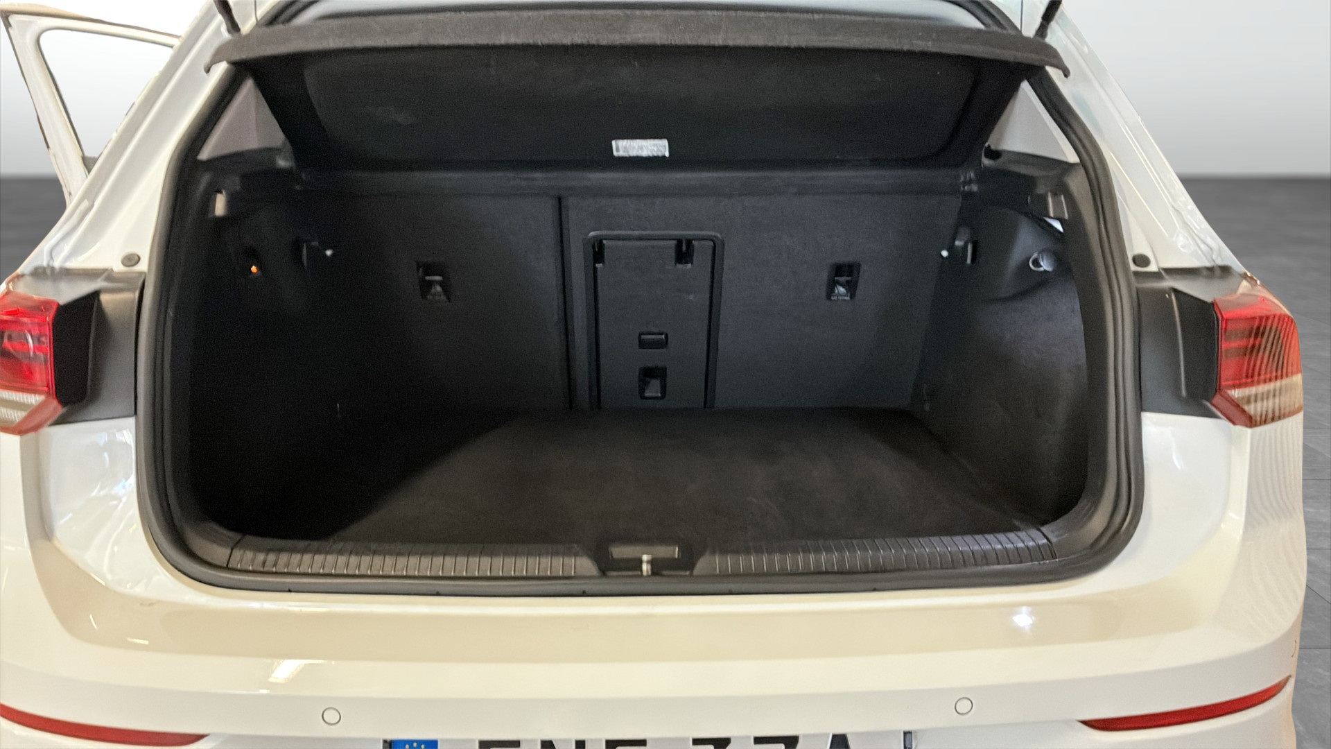Volkswagen Golf FNF37A