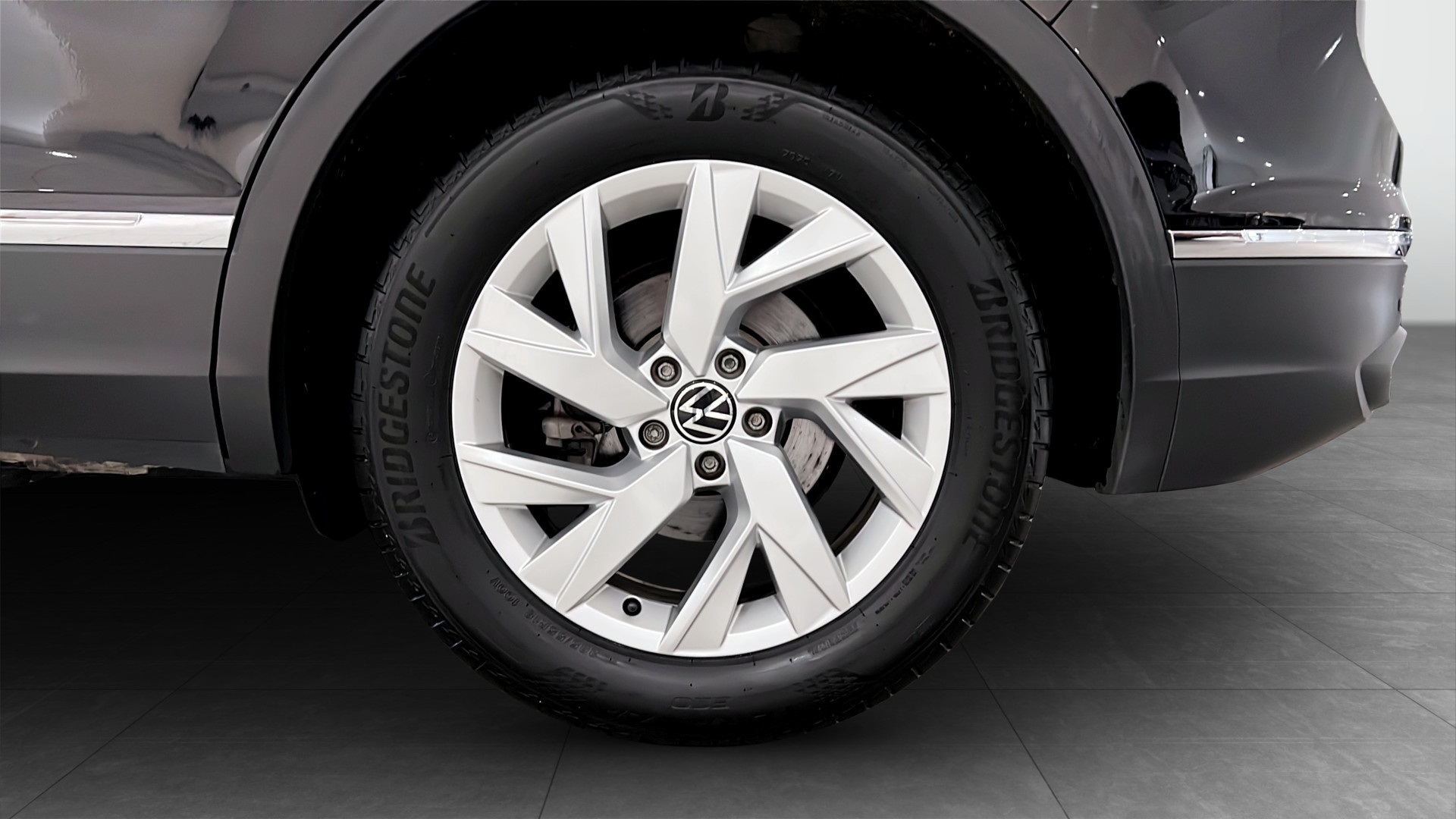 Volkswagen Tiguan FNG16J
