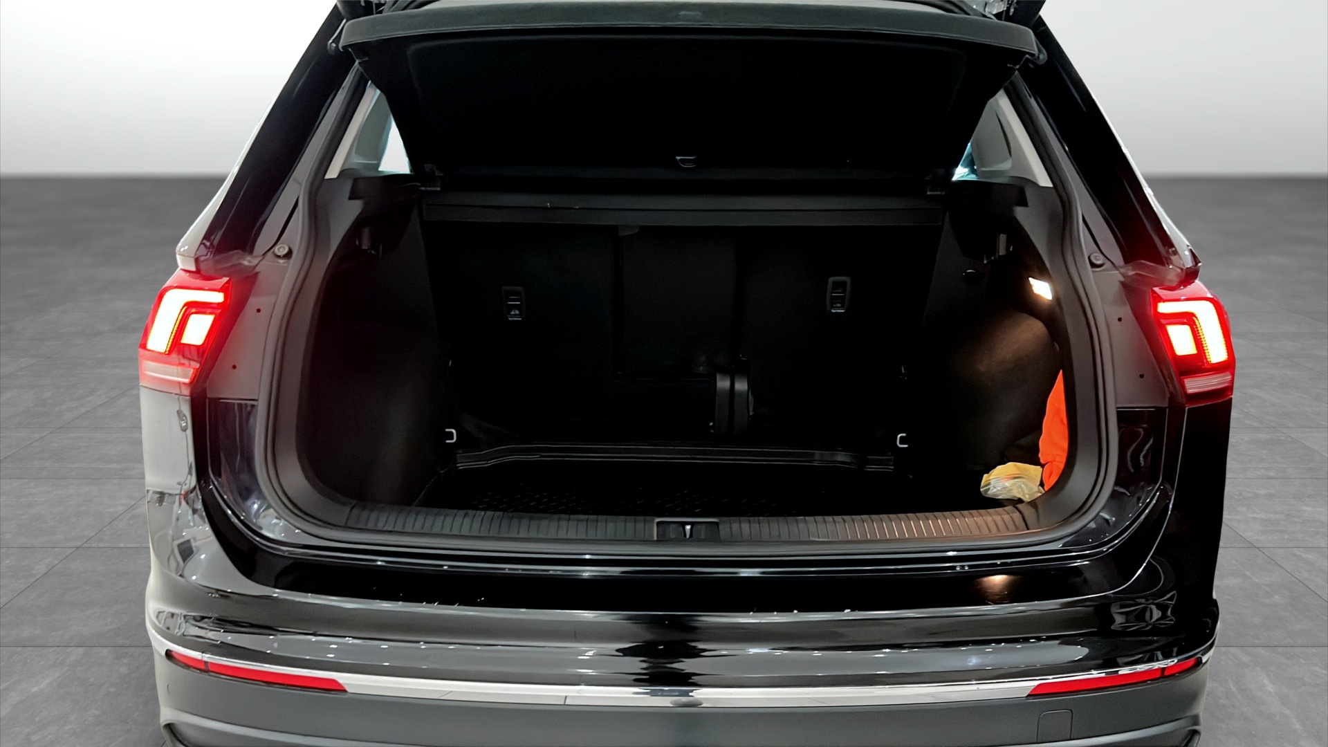 Volkswagen Tiguan FNG16J