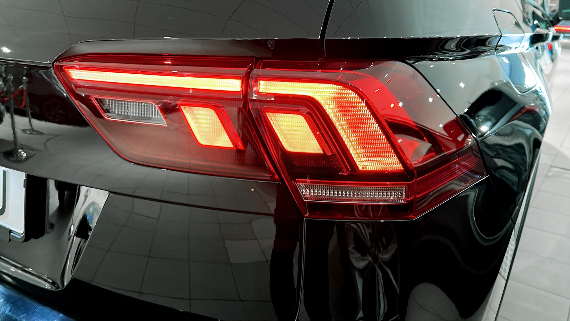 Volkswagen Tiguan FNG16J