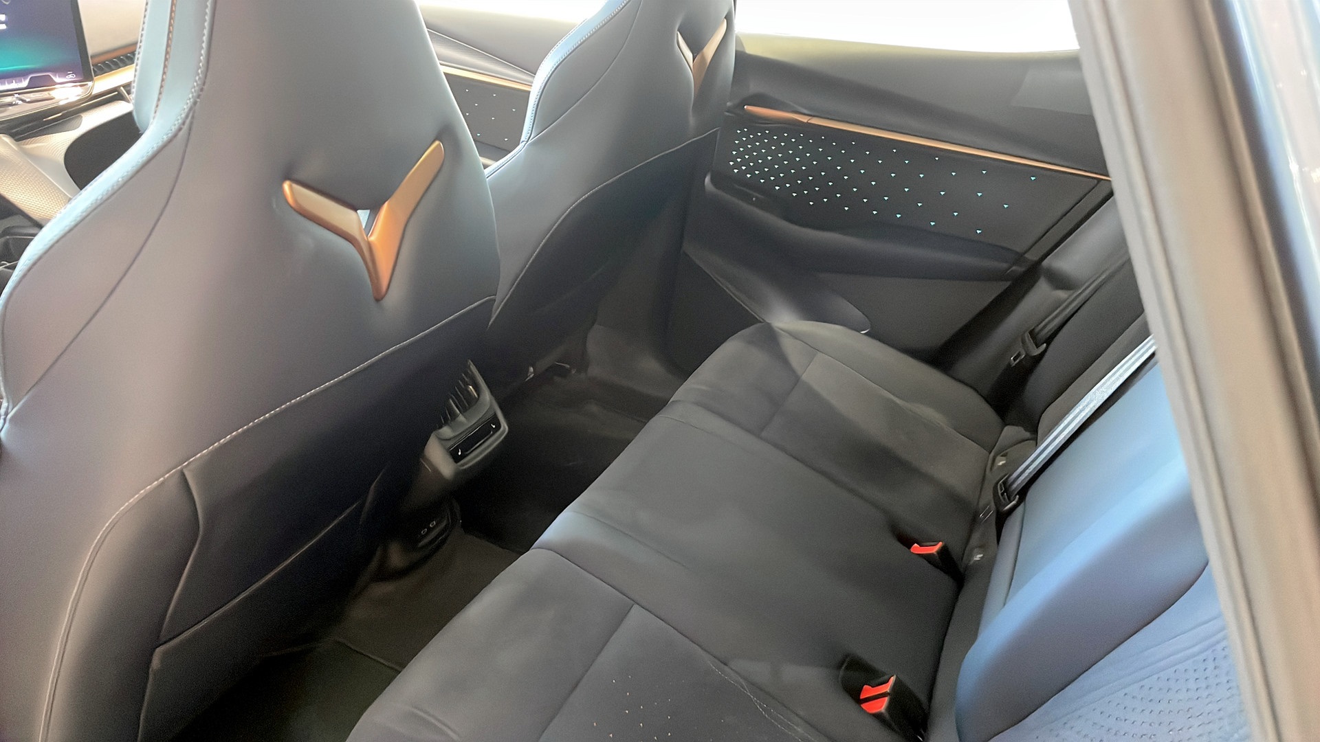 CUPRA Tavascan FNK73D