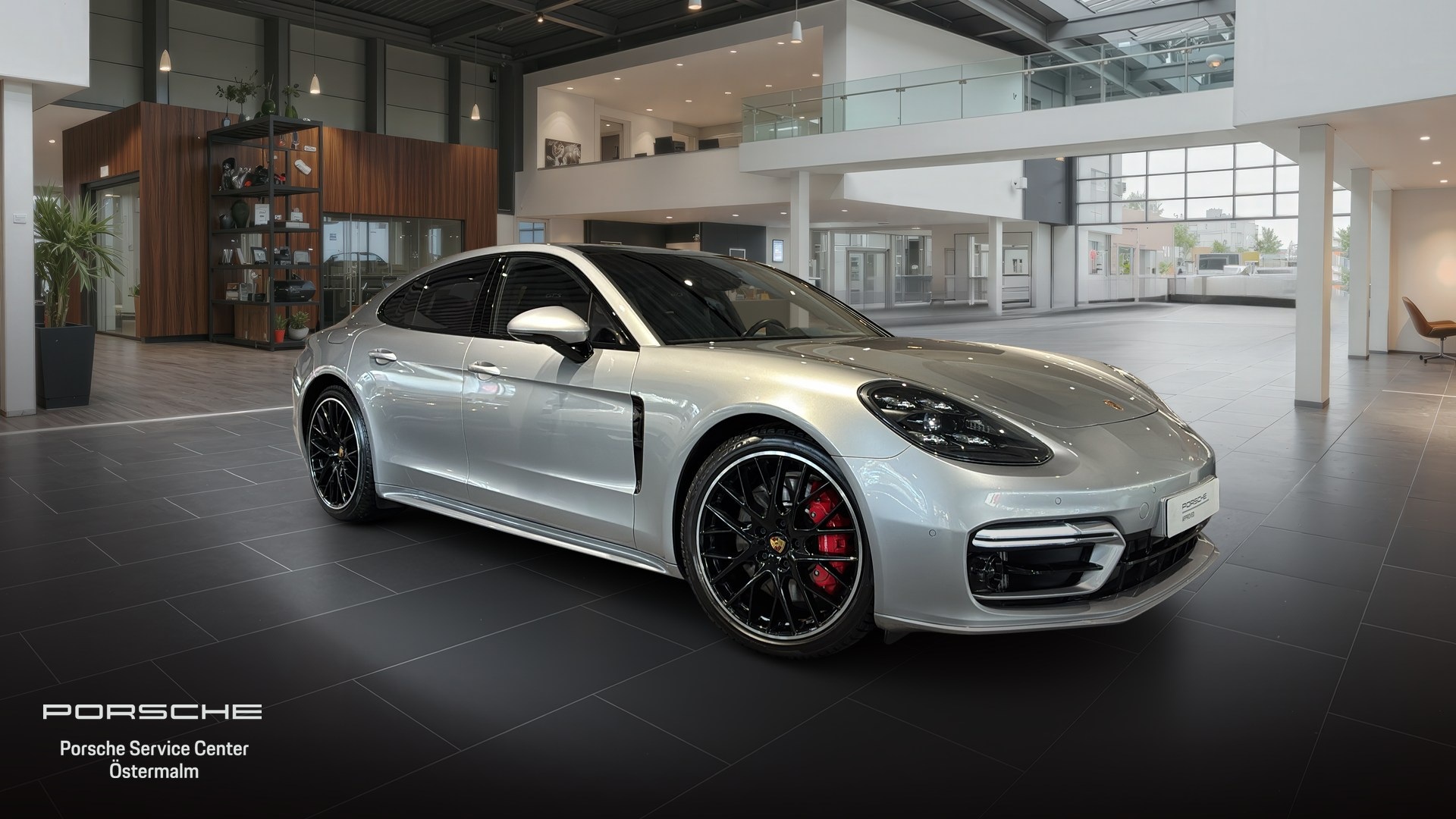 Porsche Panamera FOA08U
