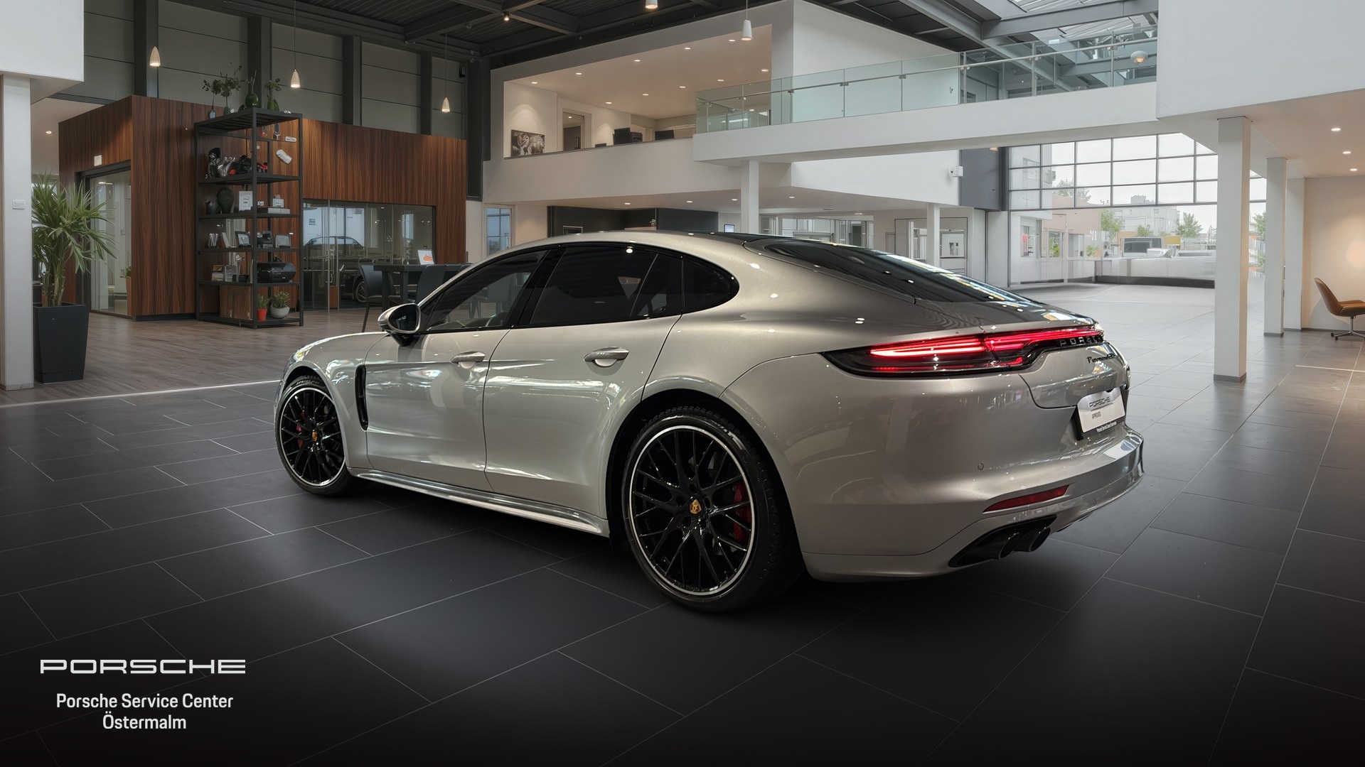 Porsche Panamera FOA08U