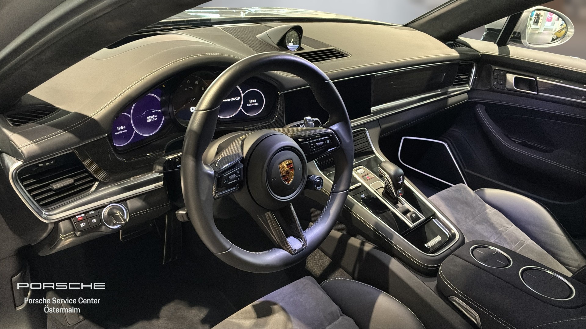 Porsche Panamera FOA08U