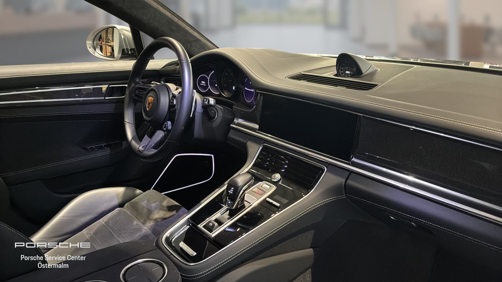 Porsche Panamera FOA08U