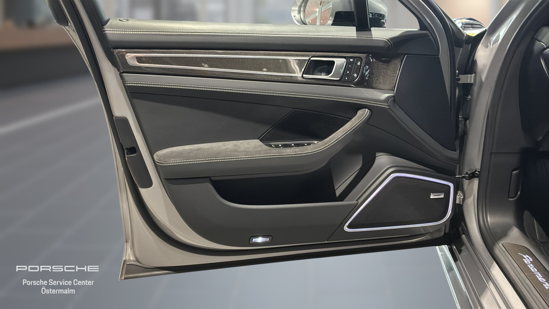 Porsche Panamera FOA08U