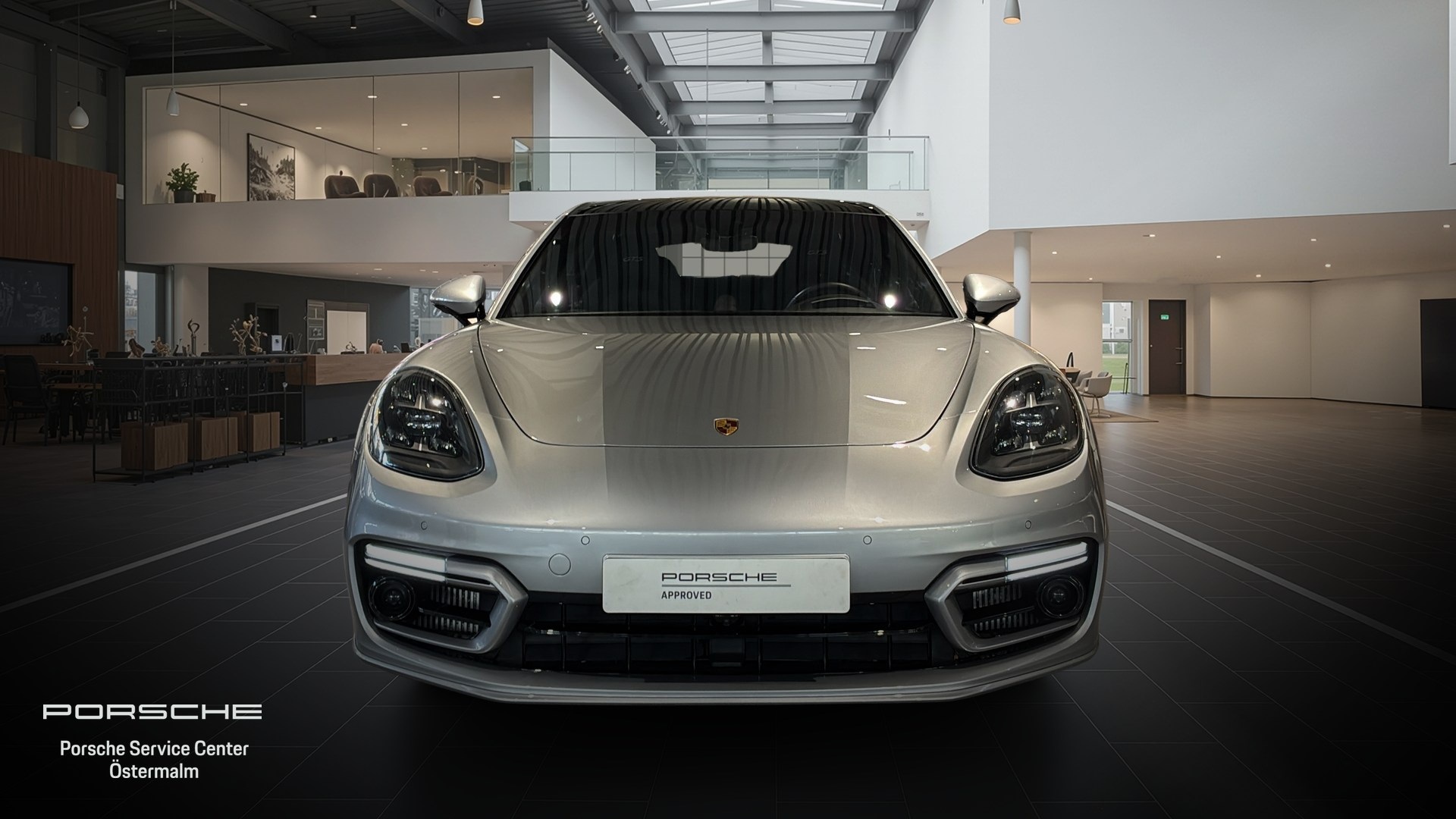Porsche Panamera FOA08U
