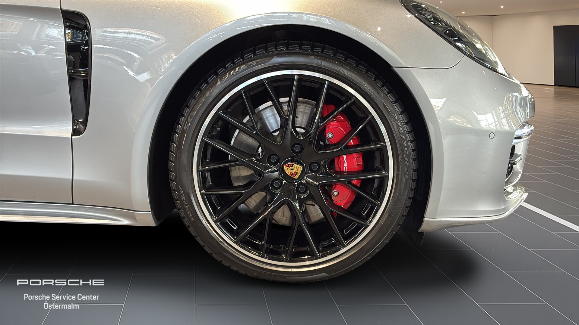Porsche Panamera FOA08U