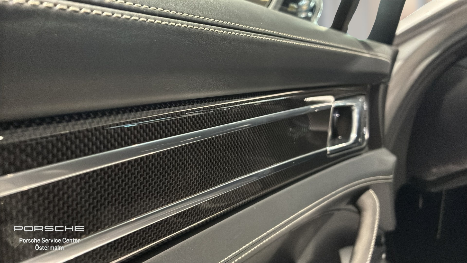 Porsche Panamera FOA08U