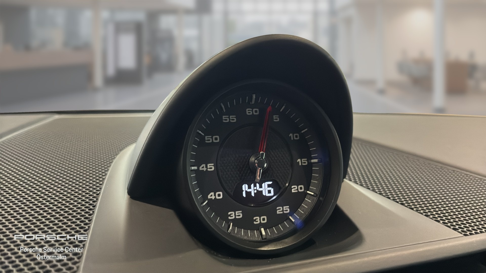 Porsche Panamera FOA08U