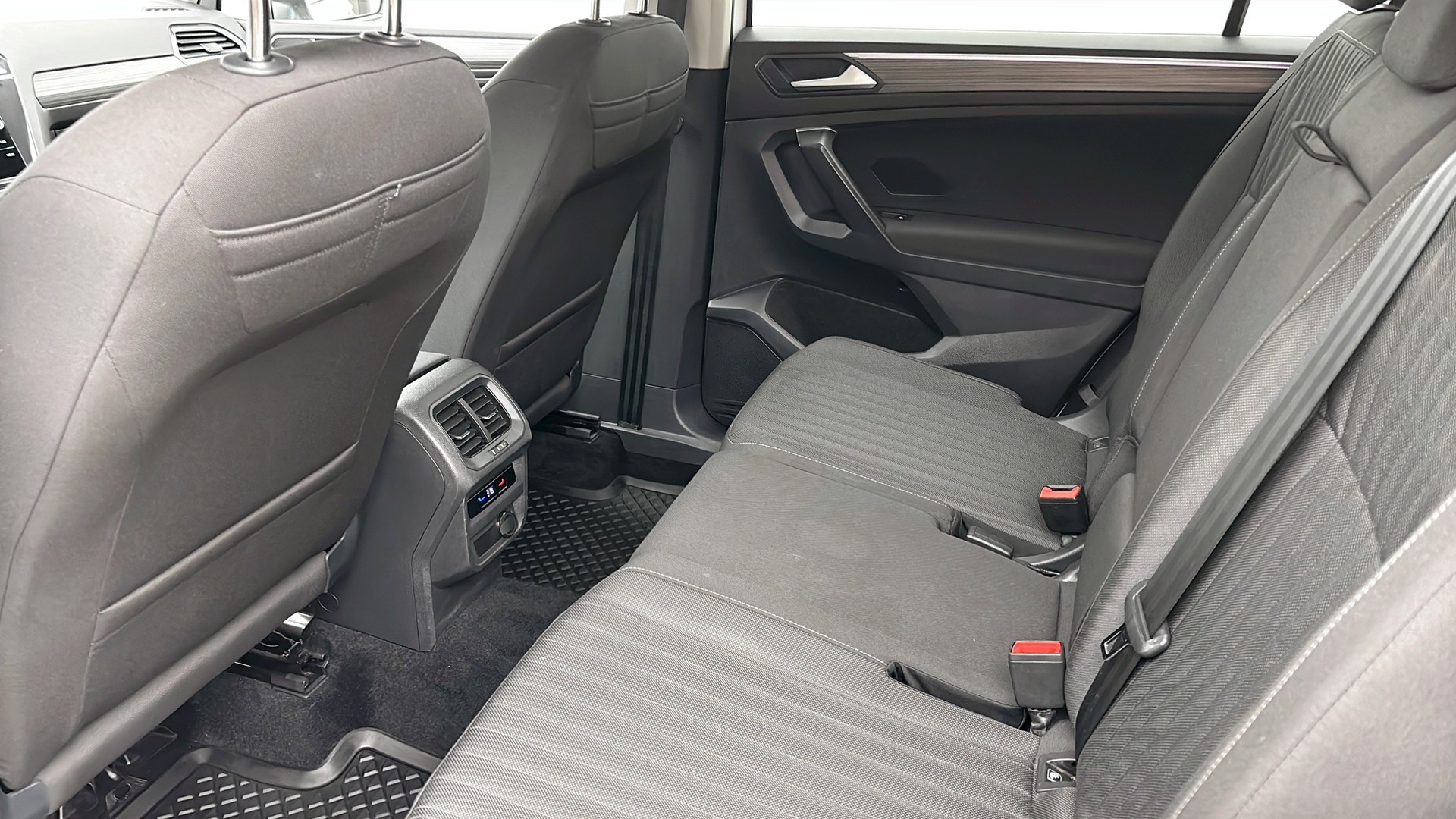 Volkswagen Tiguan Allspace FOG36F