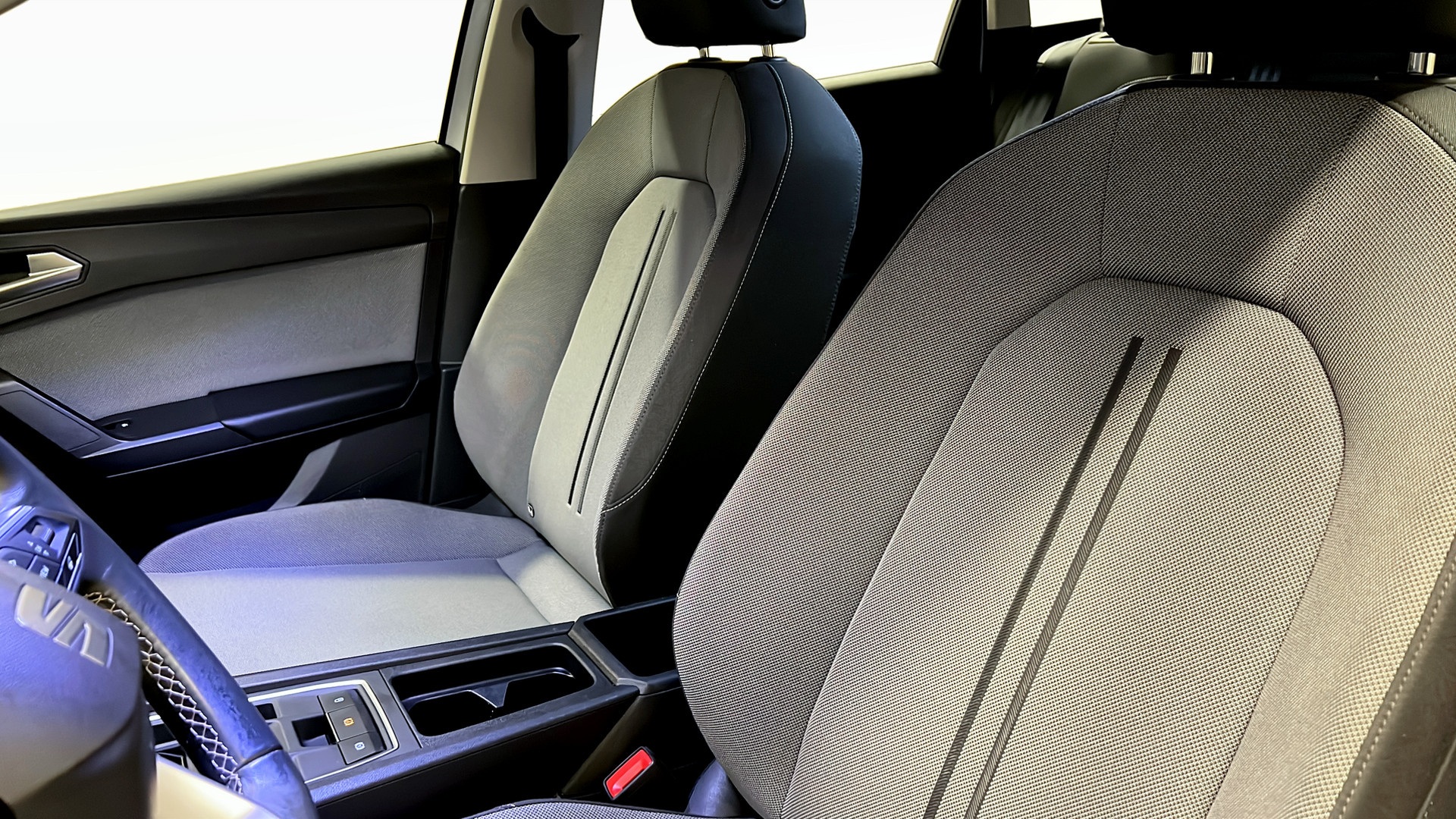 SEAT Leon Sportstourer FRA89N