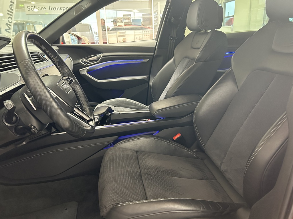 Audi Q8 Sportback e-tron FUA26B