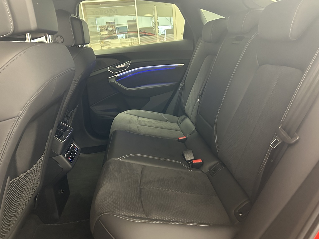 Audi Q8 Sportback e-tron FUA26B
