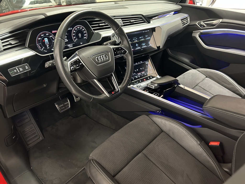 Audi Q8 Sportback e-tron FUA26B