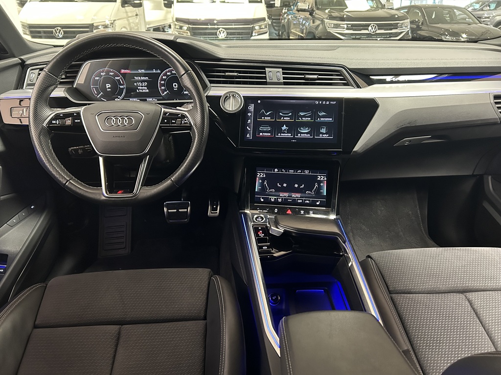 Audi Q8 Sportback e-tron FUA26B