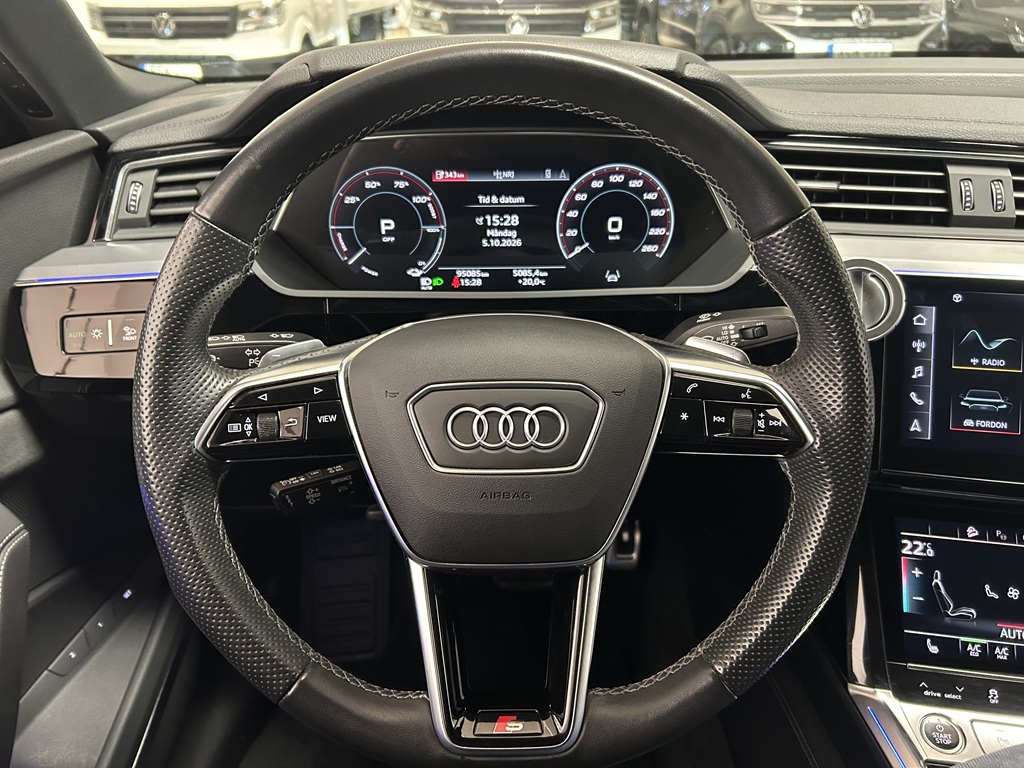 Audi Q8 Sportback e-tron FUA26B