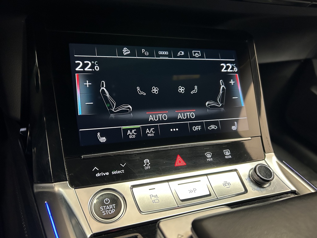 Audi Q8 Sportback e-tron FUA26B