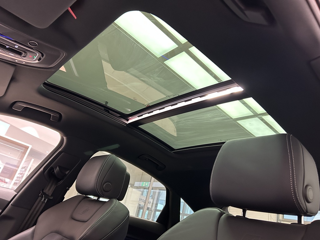 Audi Q8 Sportback e-tron FUA26B