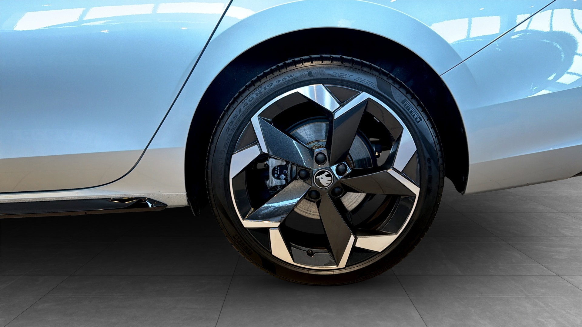 Skoda Superb FWW18R