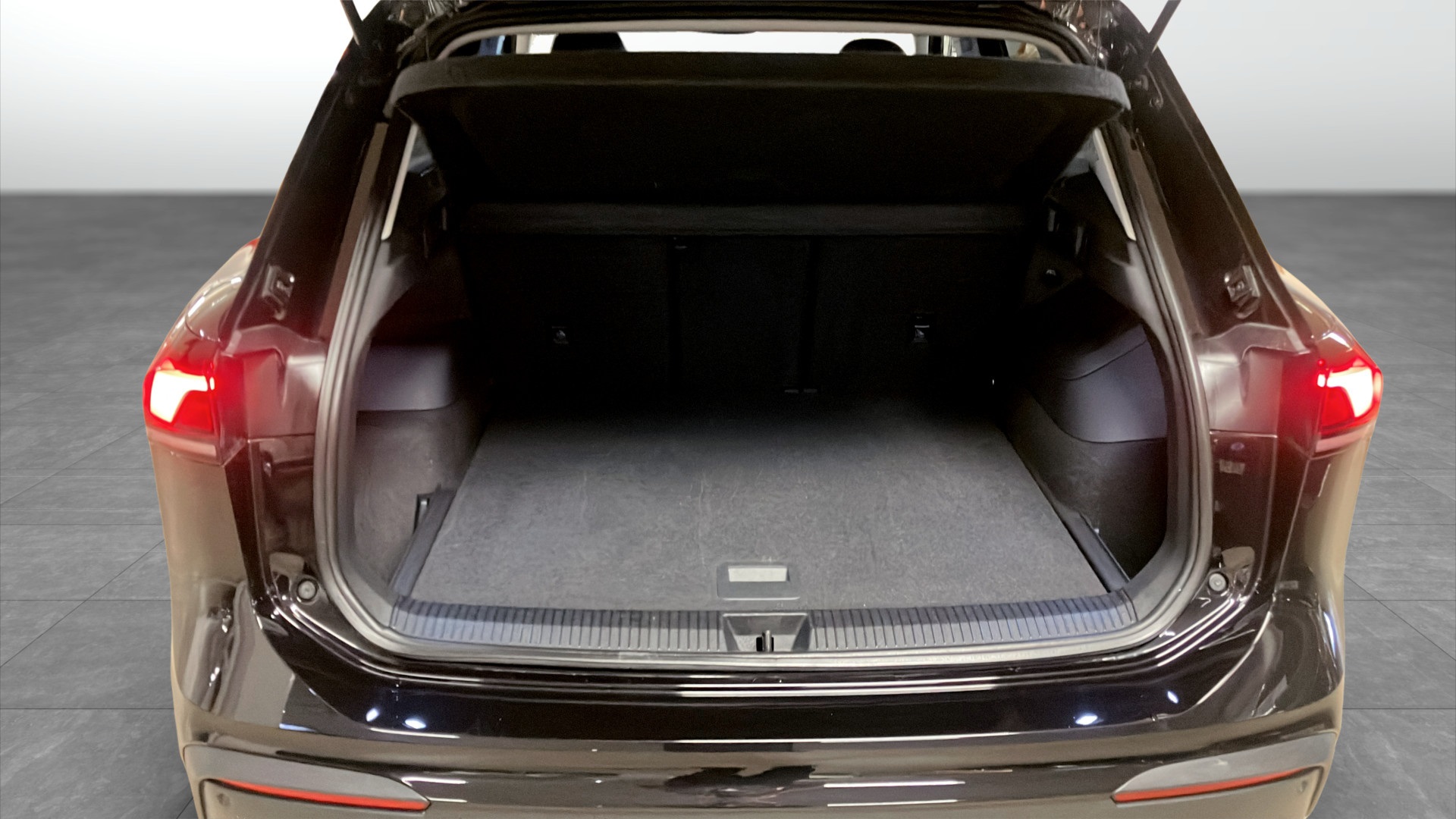 Volkswagen Tiguan FXG18X