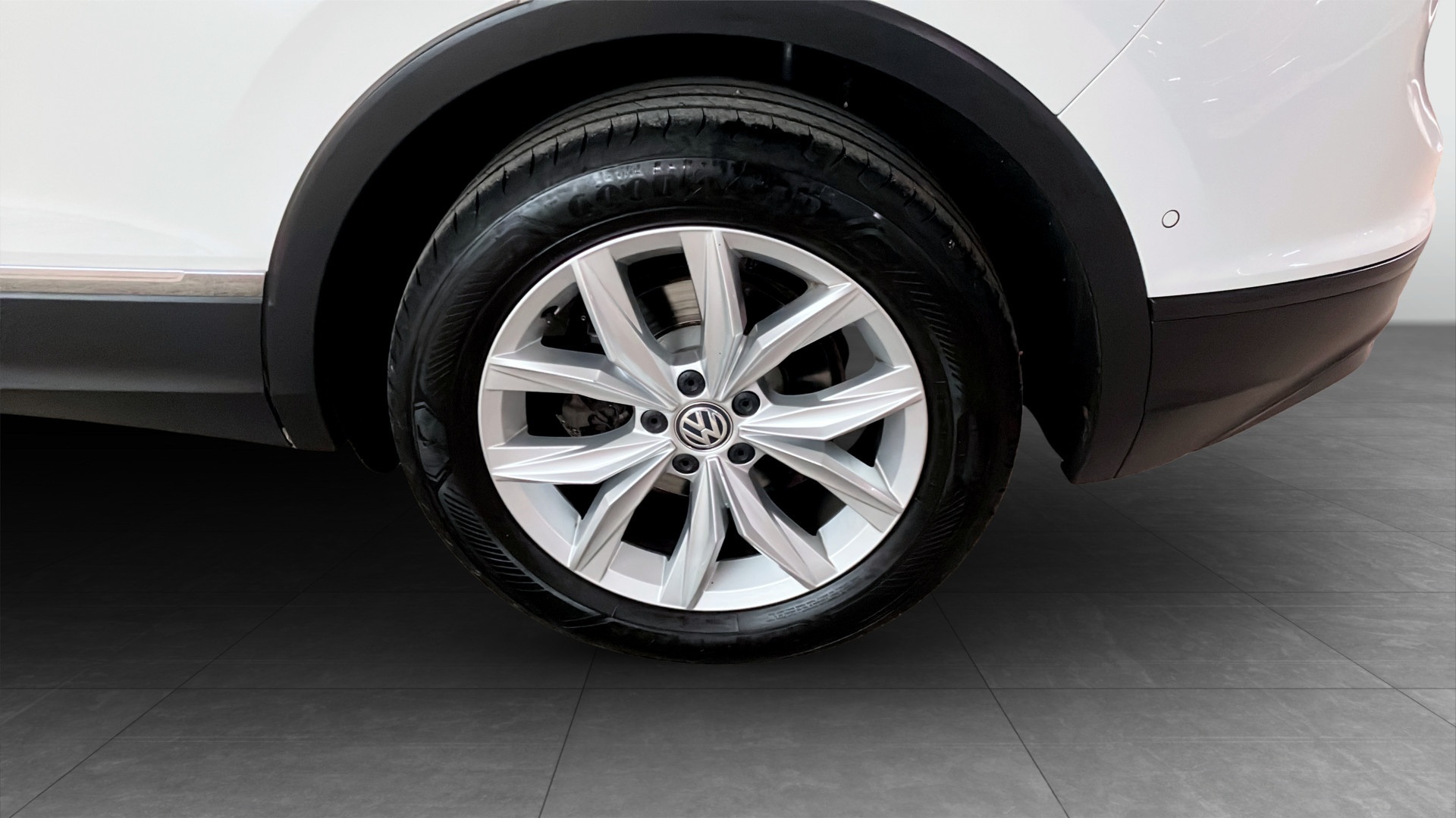 Volkswagen Tiguan FZF86Z