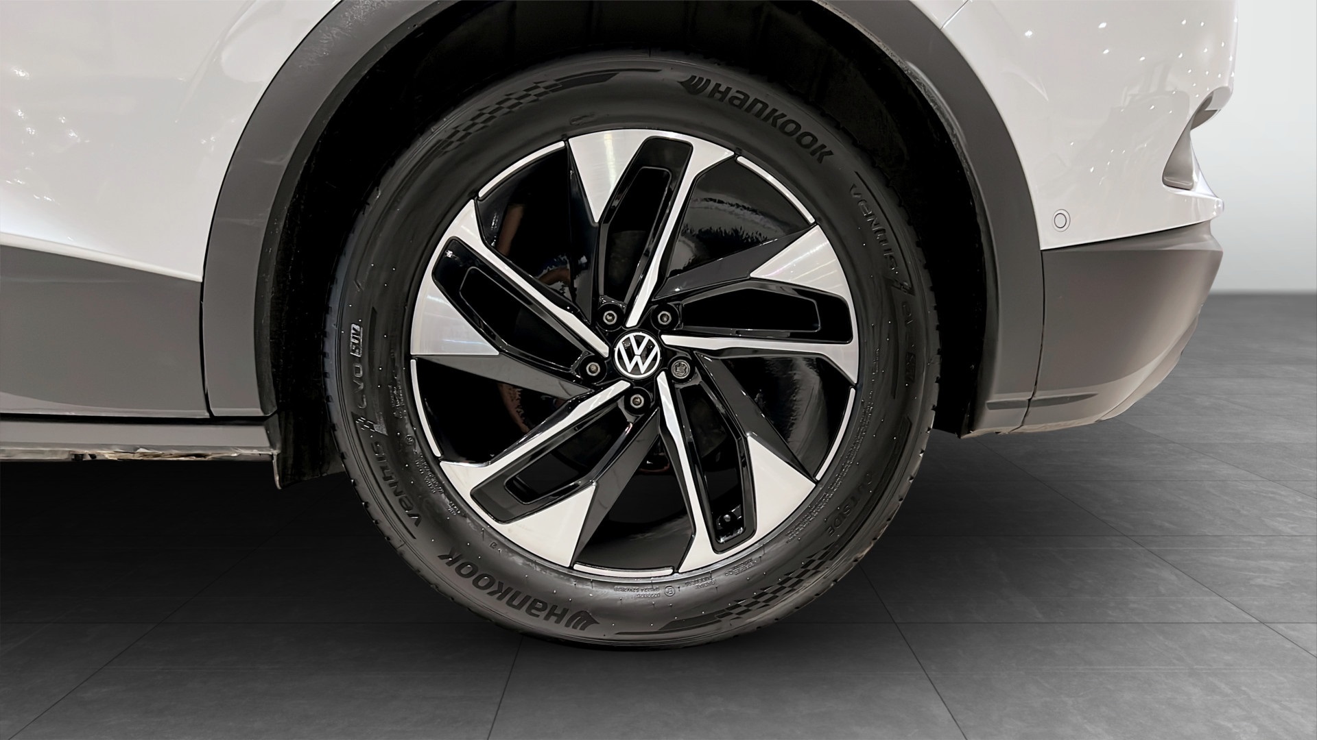 Volkswagen ID.4 FZJ01U